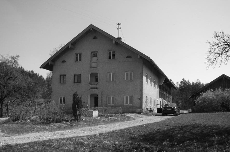Guggenberg_aussen-alt
